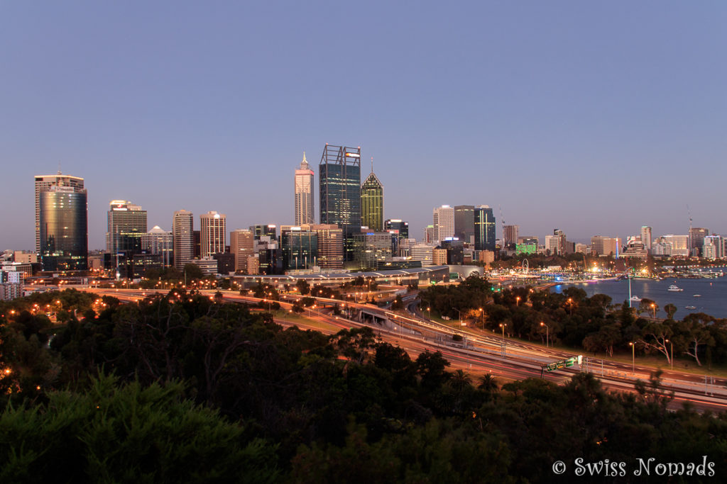 Die Aussicht über Perth bei Nacht vom Kings Park