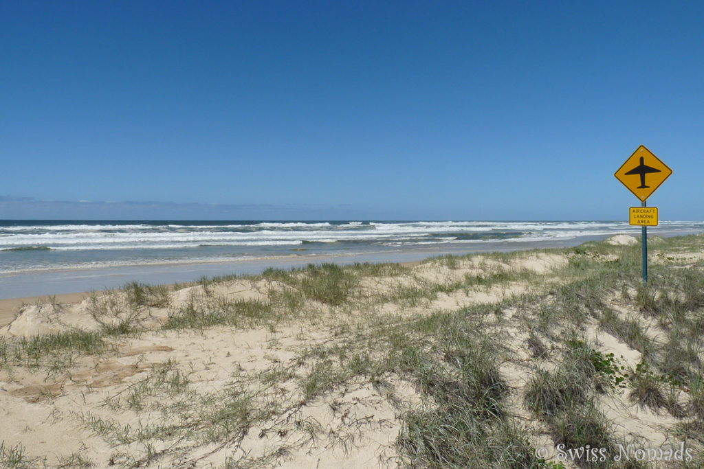 Airstip entlang der 75 Mile Beach auf Fraser Island