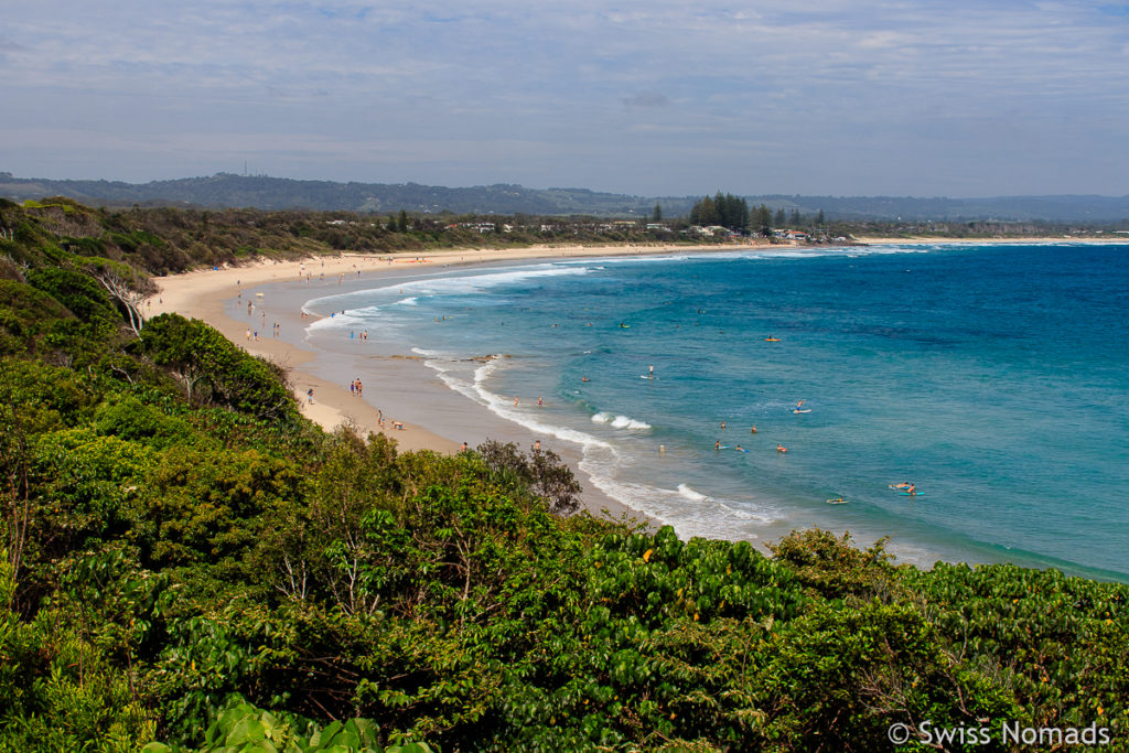 Der Strand von Byron Bay ist ein Highlight entlang des Roadtrip von Brisbane nach Sydney