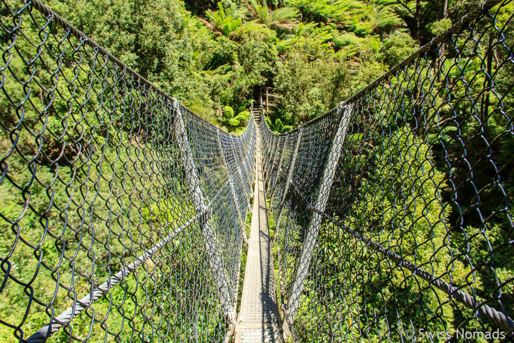 Hängebrücke bei den Monte Zuma Falls auf dem Tasmanien Roadtrip