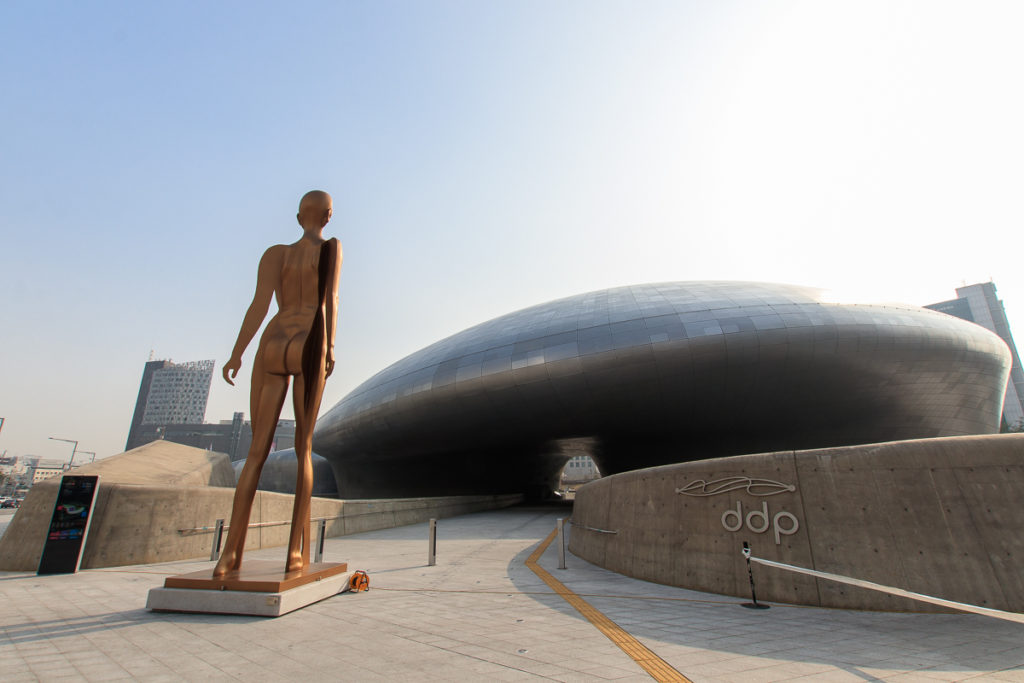 Futuristisches Dongdaemun Design Plaza in Seoul