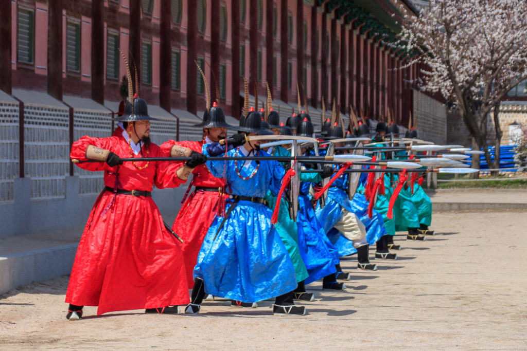Die Wachablösung im Gyeongbokgung Palace in Seoul