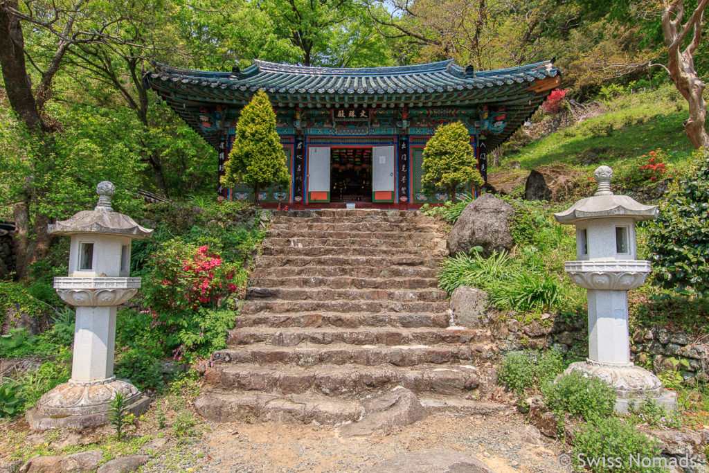 Guksaam Tempelhalle im Jirisan Nationalpark in Südkorea