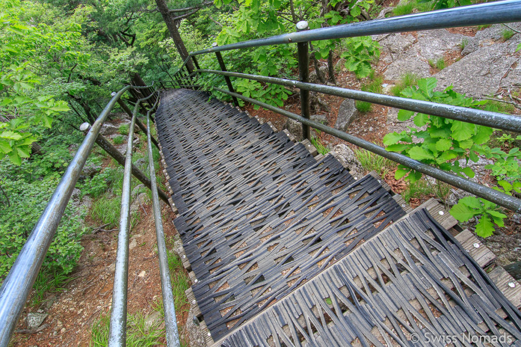 Treppen entlang der Wanderung zum Dacheongbong Gipfel