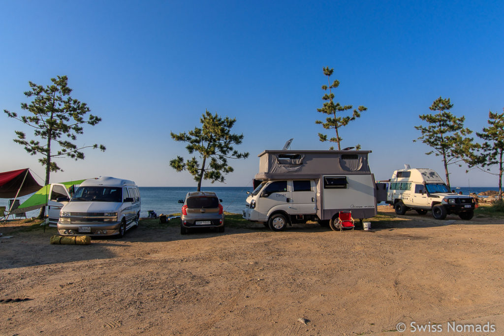 Koreanische Camper in Südkorea am Strand