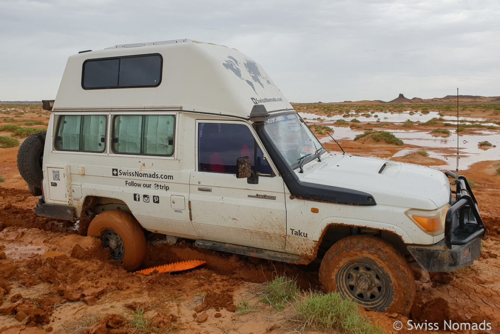 Maxtrax Sandbleche zum Bergen aus dem Schlamm in der Mongolei