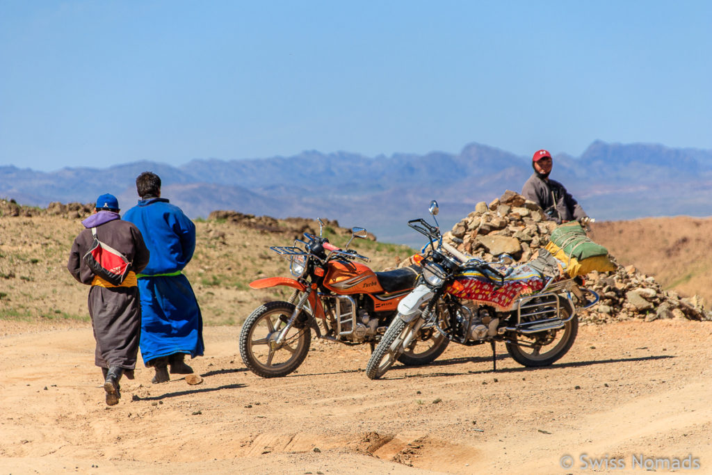 Mongolen in der Gobi Wüste