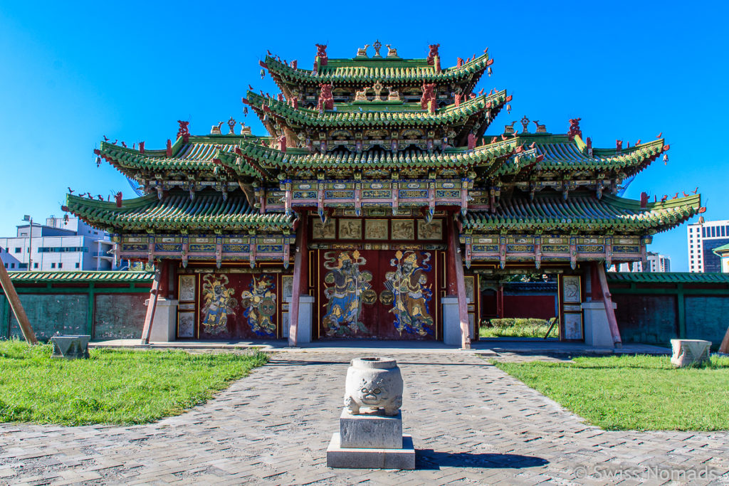 Das Tor zum Bogd Khan Museum in Ulaanbaatar ist eine der top Sehenswürdigkeiten