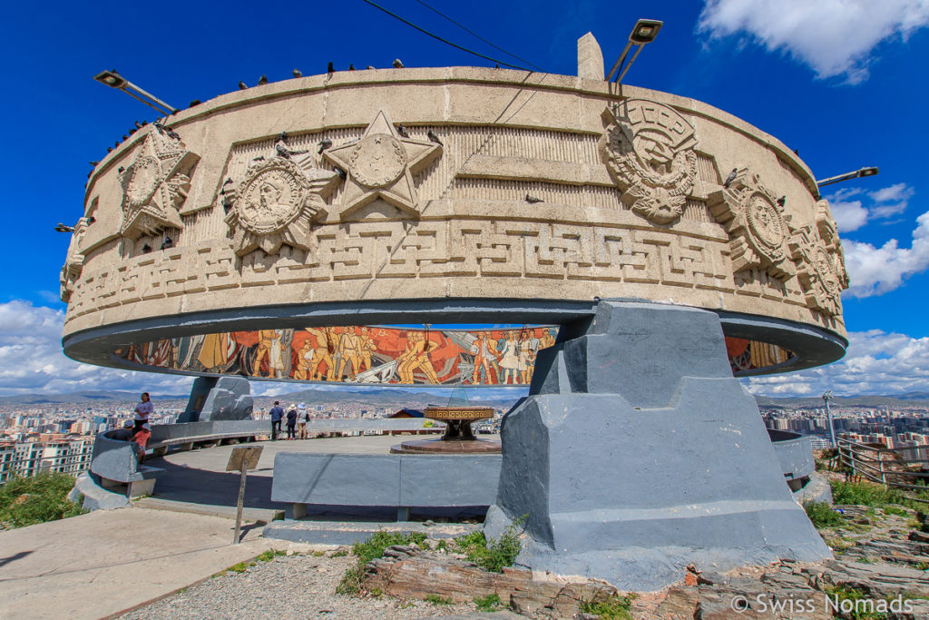 Das Kriegsdenkmal auf dem Zaisan Hügel überschaut die Sehenswürdigkeiten in Ulaanbaatar