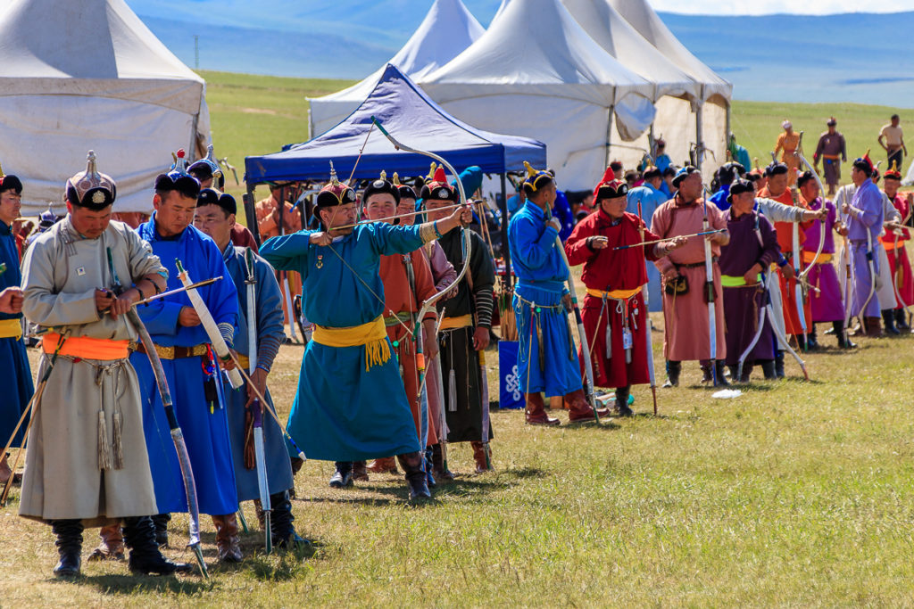 Bogenschiessen am Nadaam Festival in der Mongolei