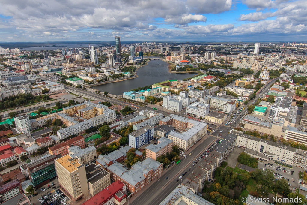 Sicht über Jekaterinburg von der Vysotsky Viewing Platform in Russland