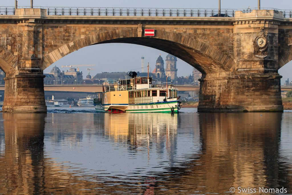 Schifffahrt auf der Elbe in Dresden