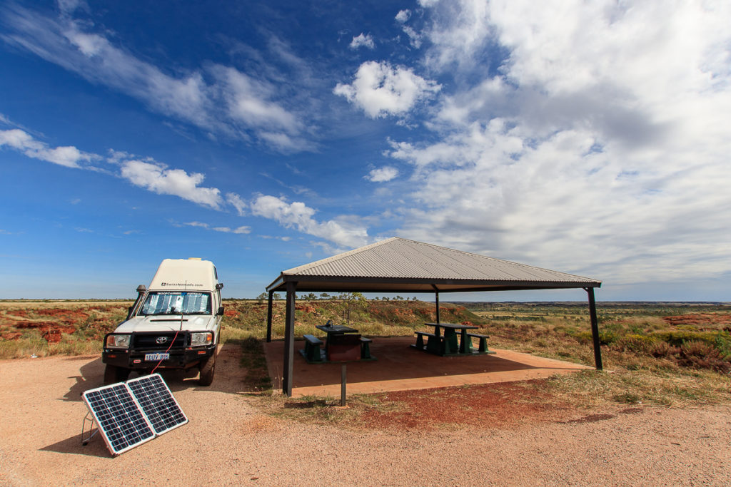 Mobiles Solarmodul zur Speisung der Elektrische Installation im Camper