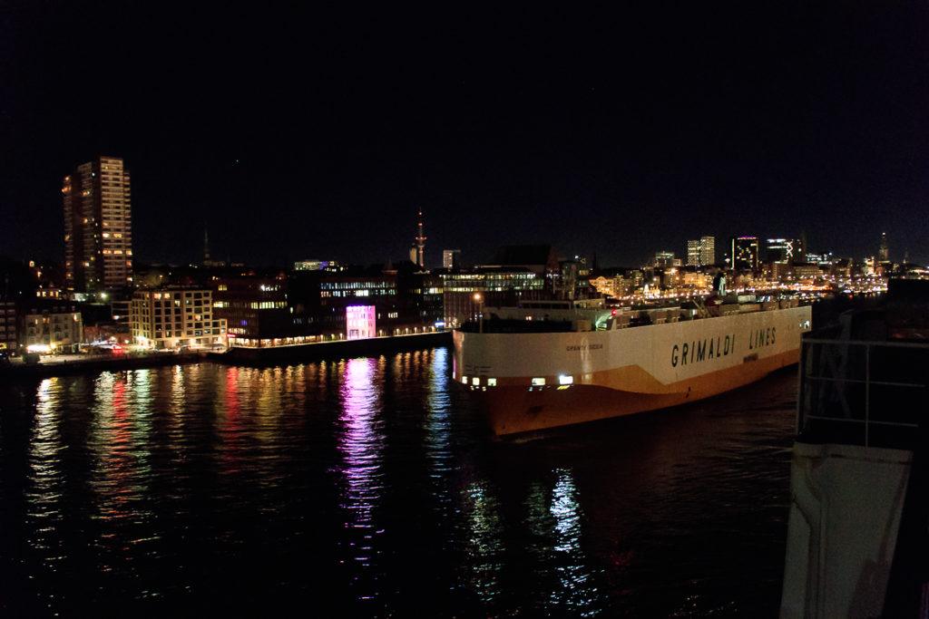 Einfahrt in den Hamburger Hafen