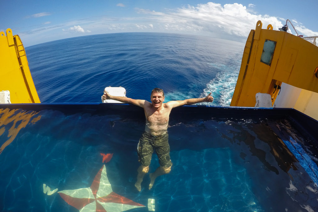 Pool auf dem Frachtschiff Grande Africa