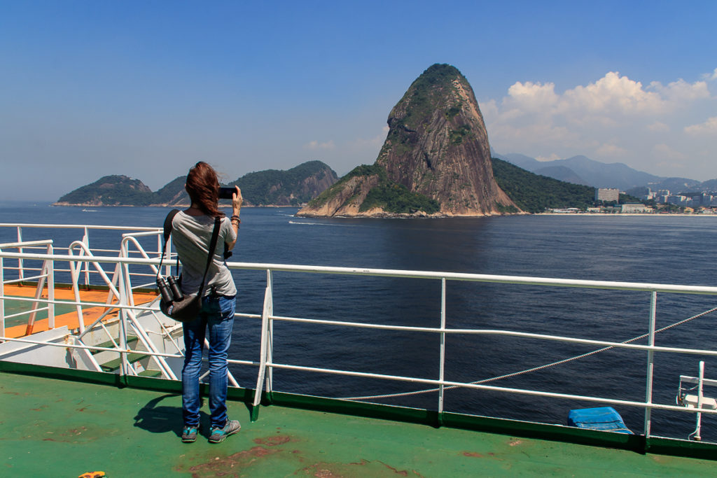 Rio de Janeiro mit dem Frachtschiff Grande Africa