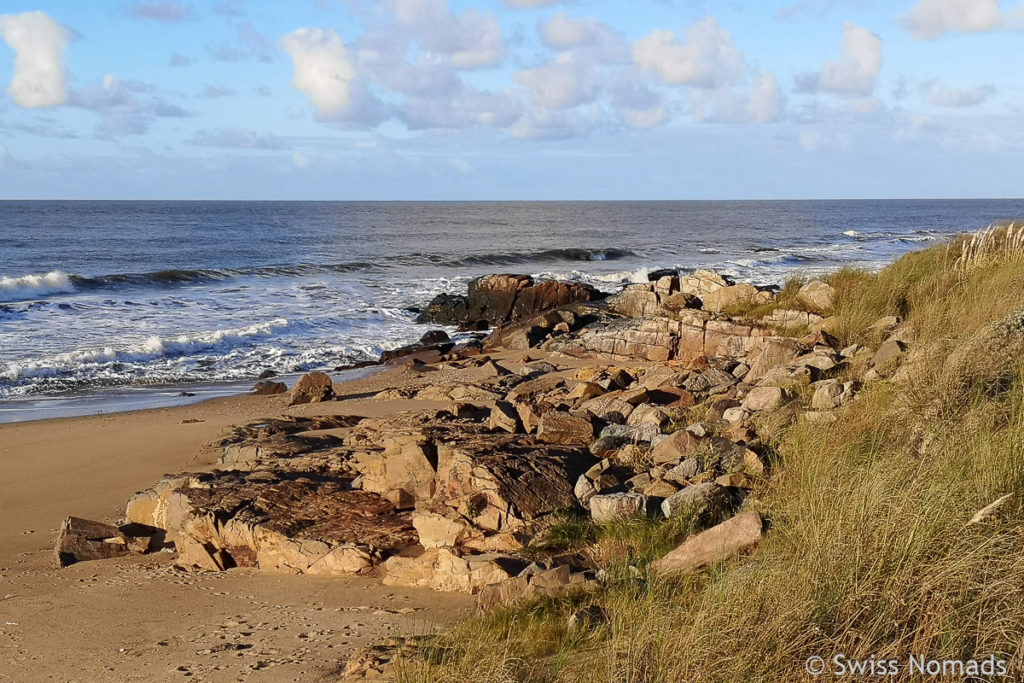 Steiniger Strand in Uruguay