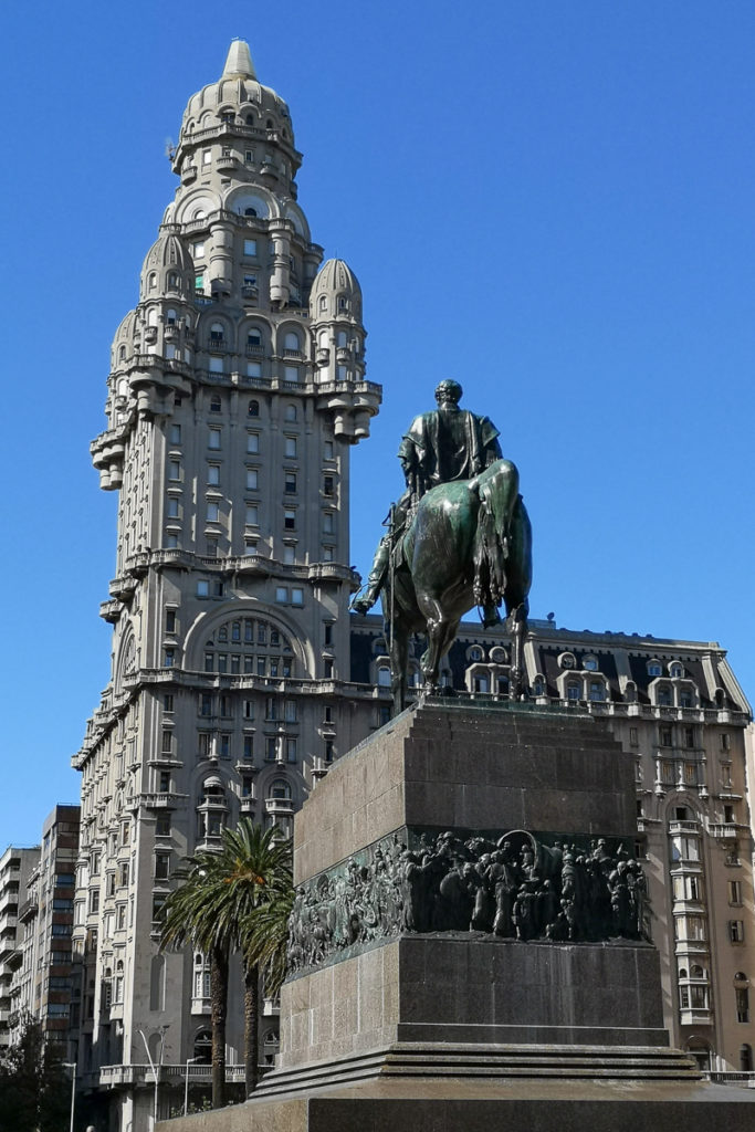 Sehenswürdigkeiten in Montevideo Plaza Independencia
