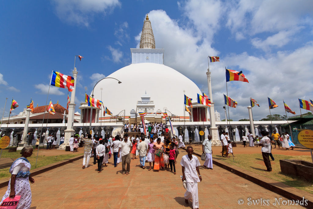 Ruvanvelisaya Dagoba in Anuradhapura