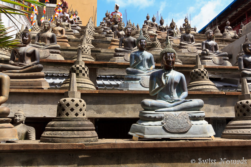 Buddhas im Gangaramaya Tempel in Colombo