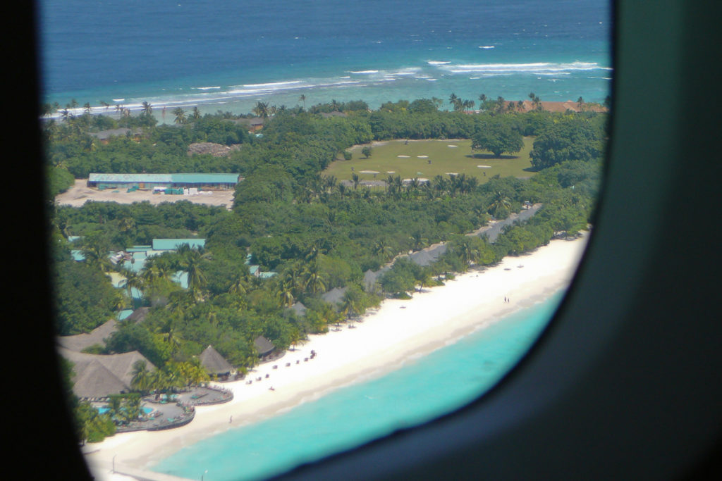 Anflug auf die Malediven Insel Kuredu