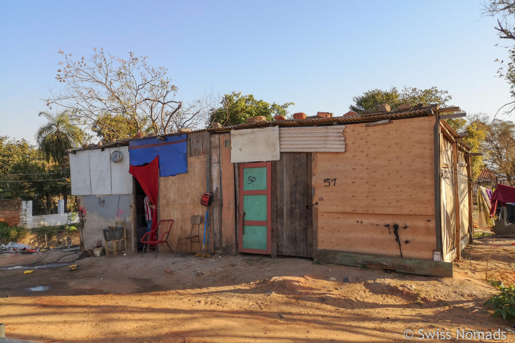 Hütten in den Slums in Asuncion