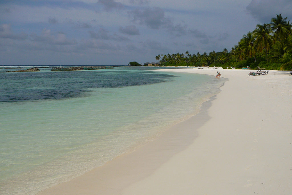 Leerer Strand auf den Malediven