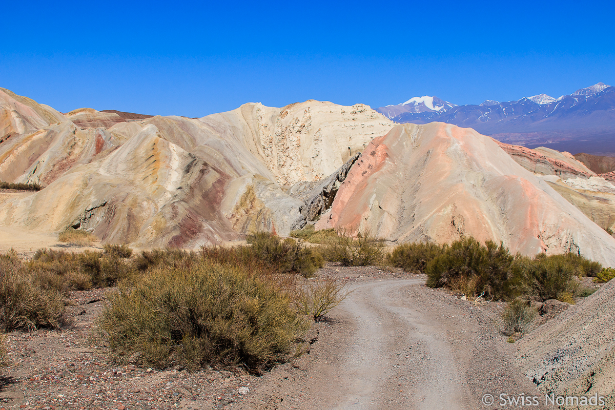 Read more about the article Spannende Fahrt zum Cerro de los Siete Colores in Calingasta