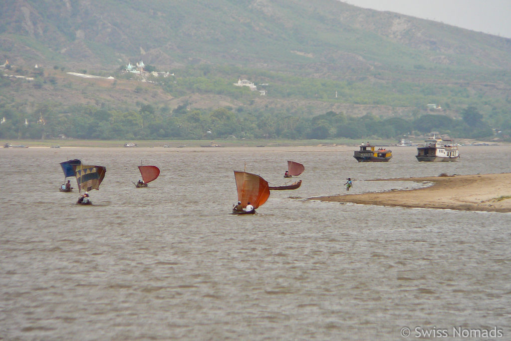 Boote auf dem Irrawaddy Fluss
