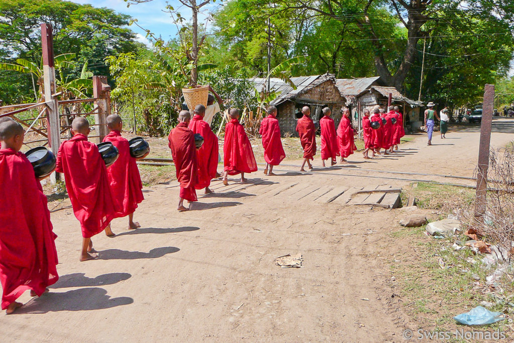 Burmesische Novizen in Sri Ksetra