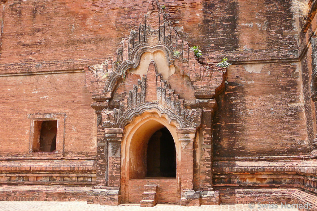 Eingang zum Dhammayangyi Tempel in Bagan