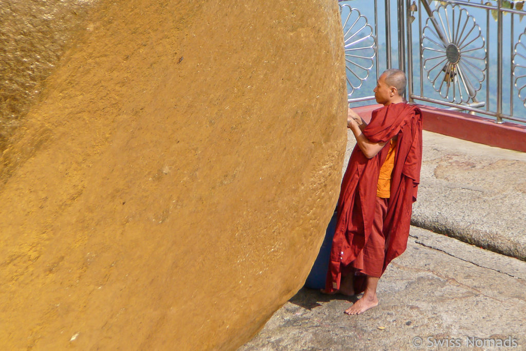 Mönch am Goldenen Fels in Burma 