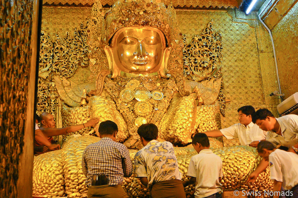 Die Mahamuni Pagode ist eine Mandalay Sehenswürdigkeit