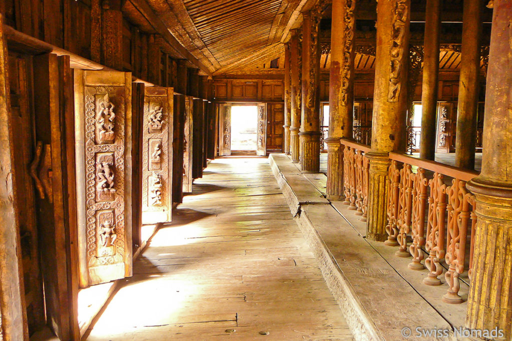 Im Innern des Shwenandaw Klosters in Mandalay