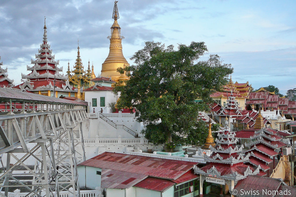 Aussicht über die Dächer der Shwesandaw Pagode in Pyay 