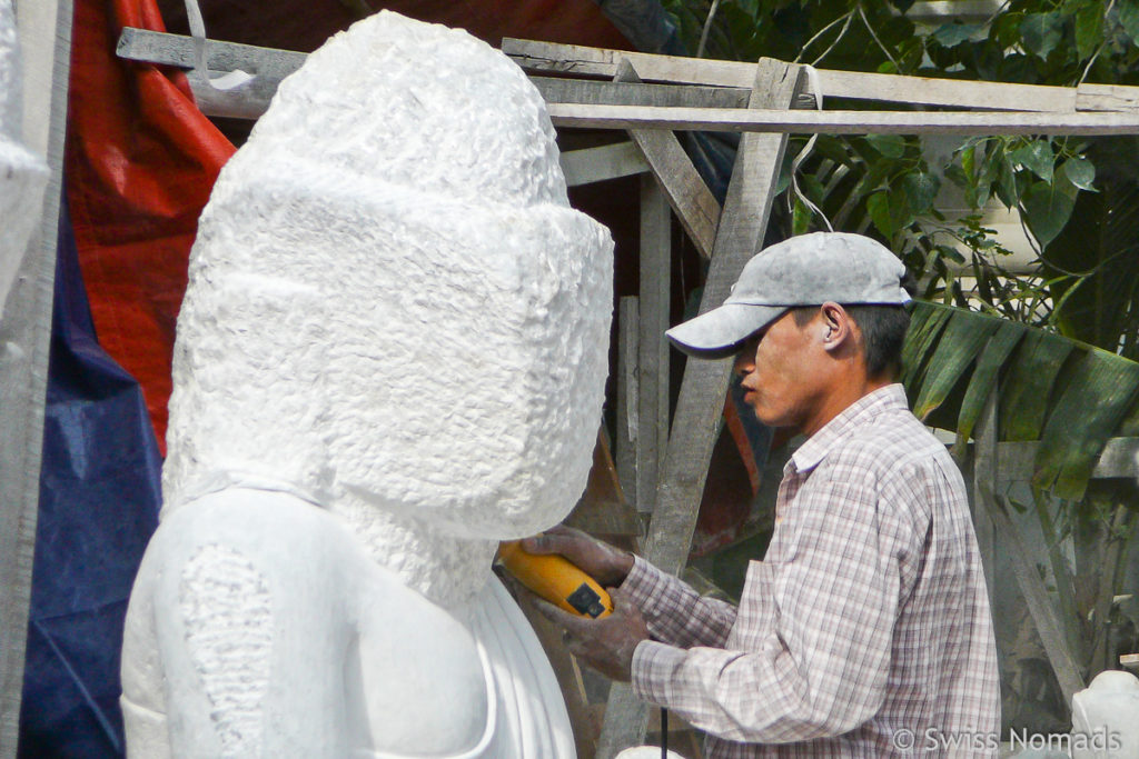 Steinmetz an der Arbeit in Mandalay