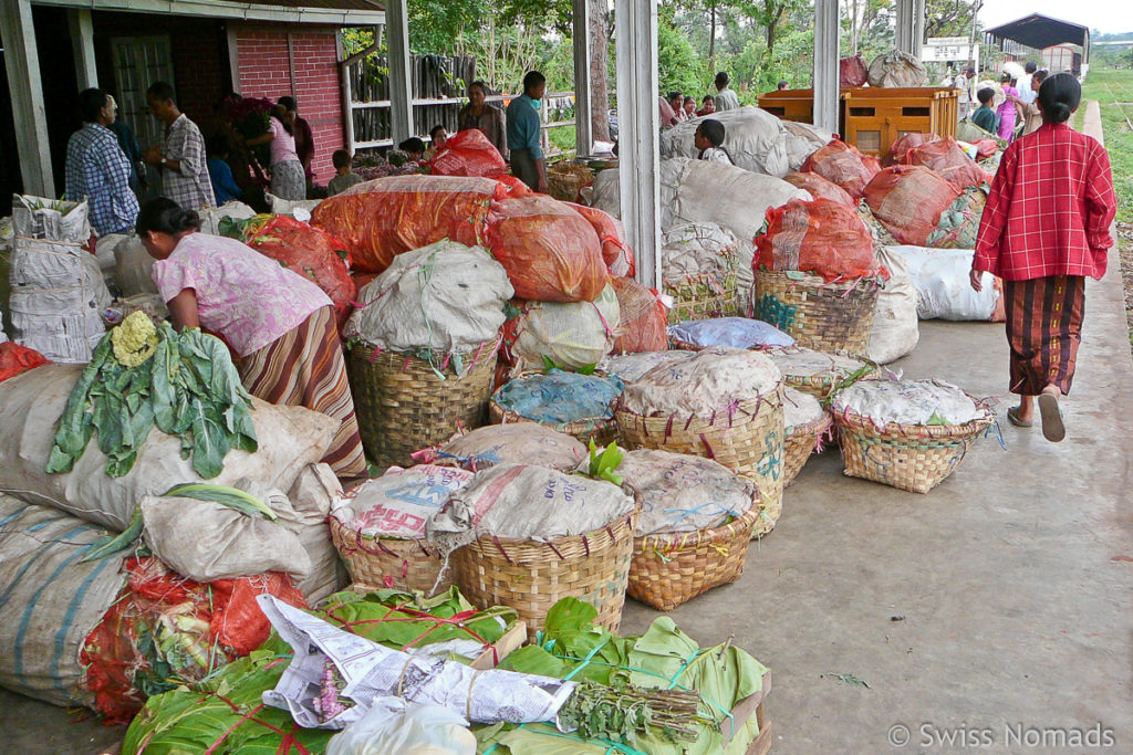 Warentransport mit der Eisenbahn in Burma