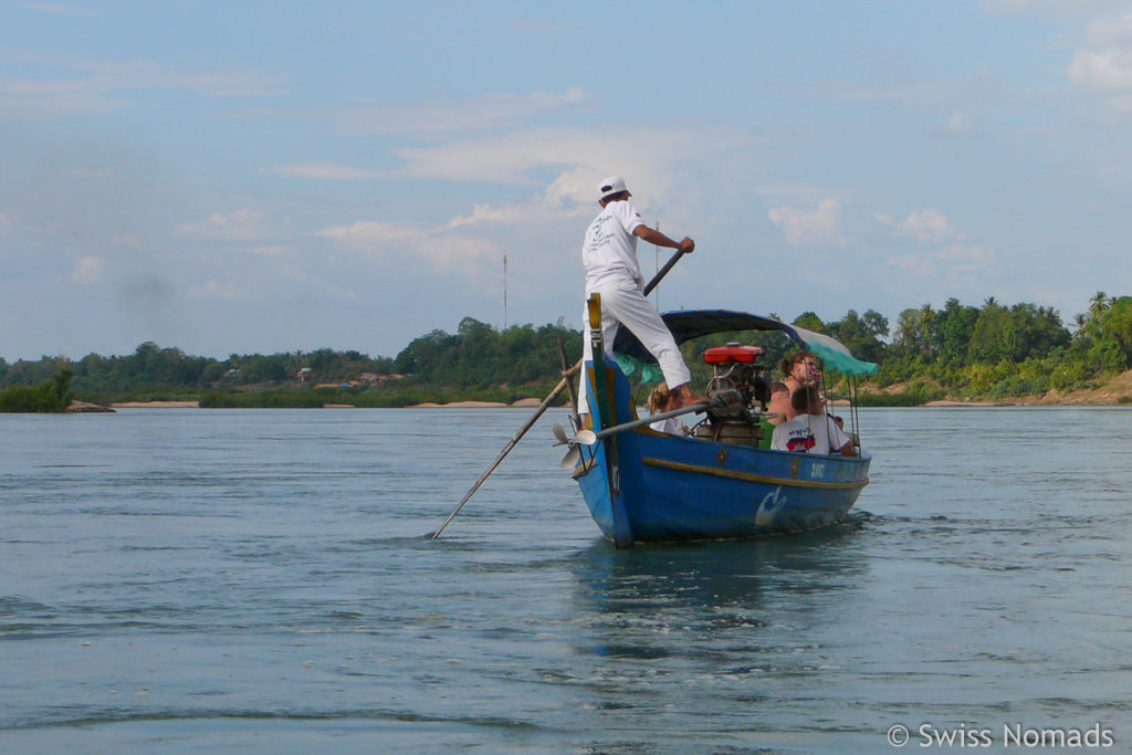 Mit dem Boot zu den Irawadi Delfinen