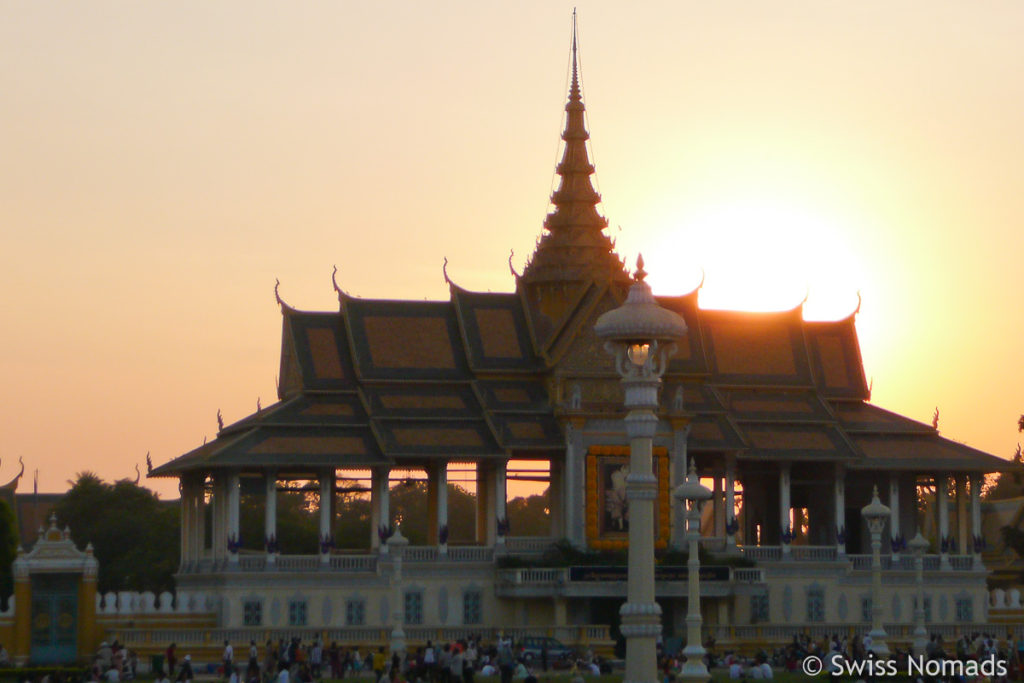 Sonnenuntergang hinter der Mondschein Pagode