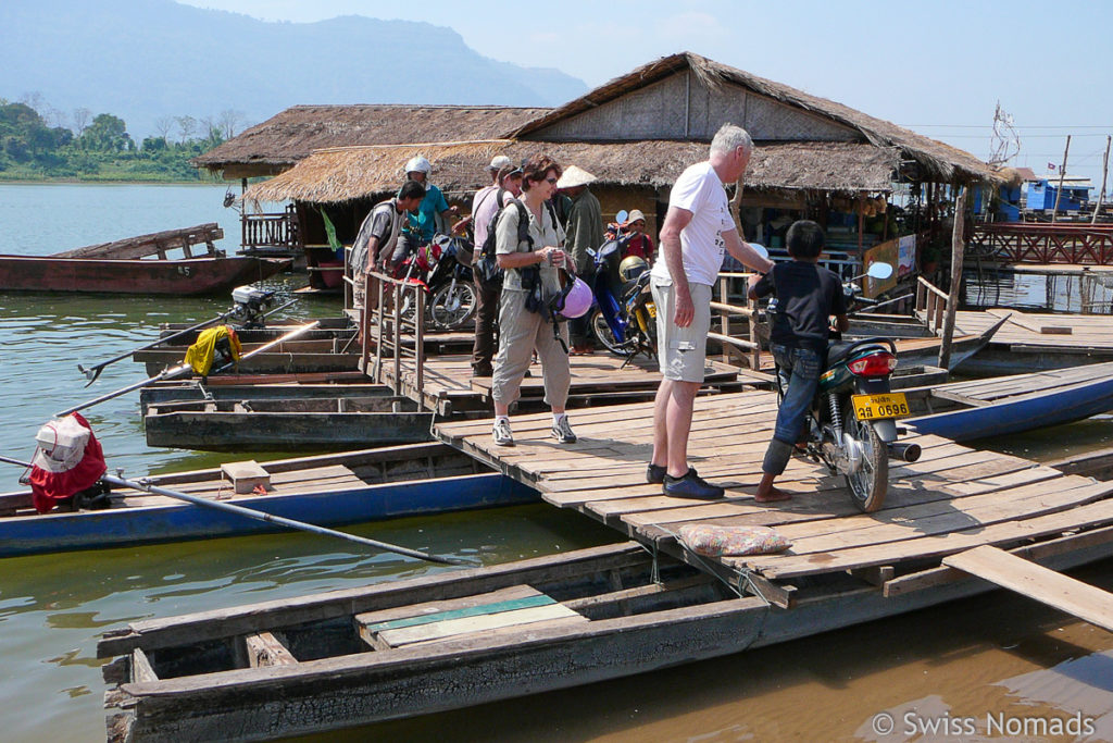 Motorrad Fähre über den Mekong bei Pakse