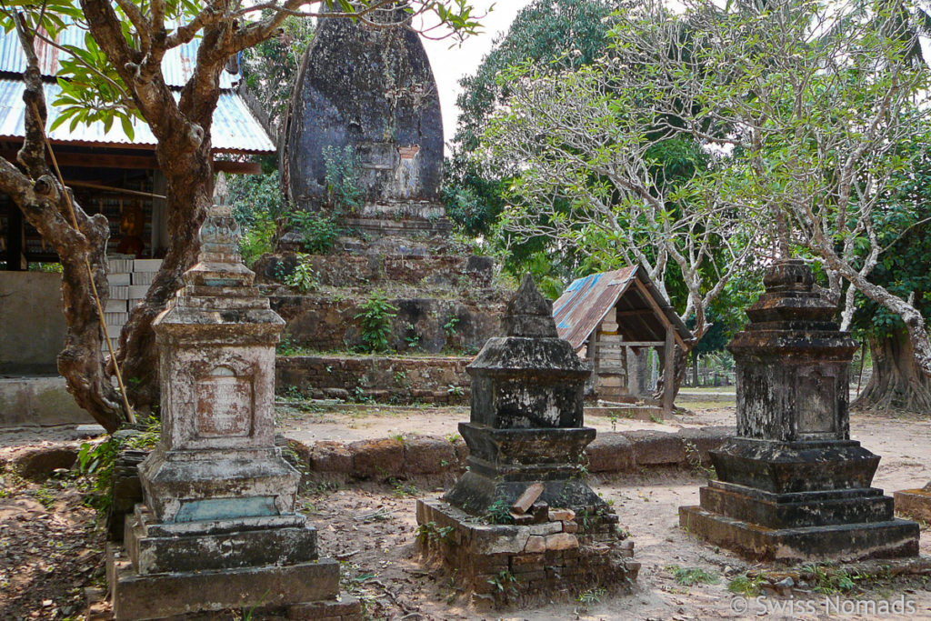 Wat Khon Tai Stupas