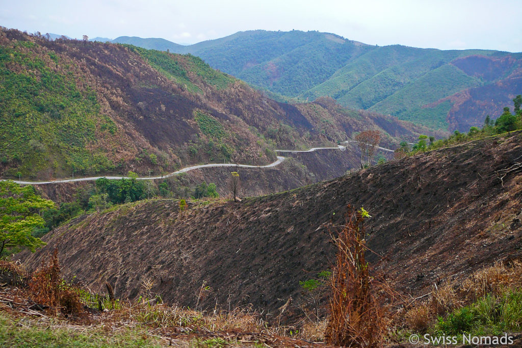 Busfahrt nach Phonsavan in Laos