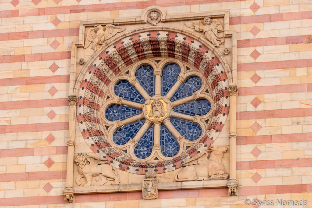 Fenster über Hauptportal am Dom zu Speyer 