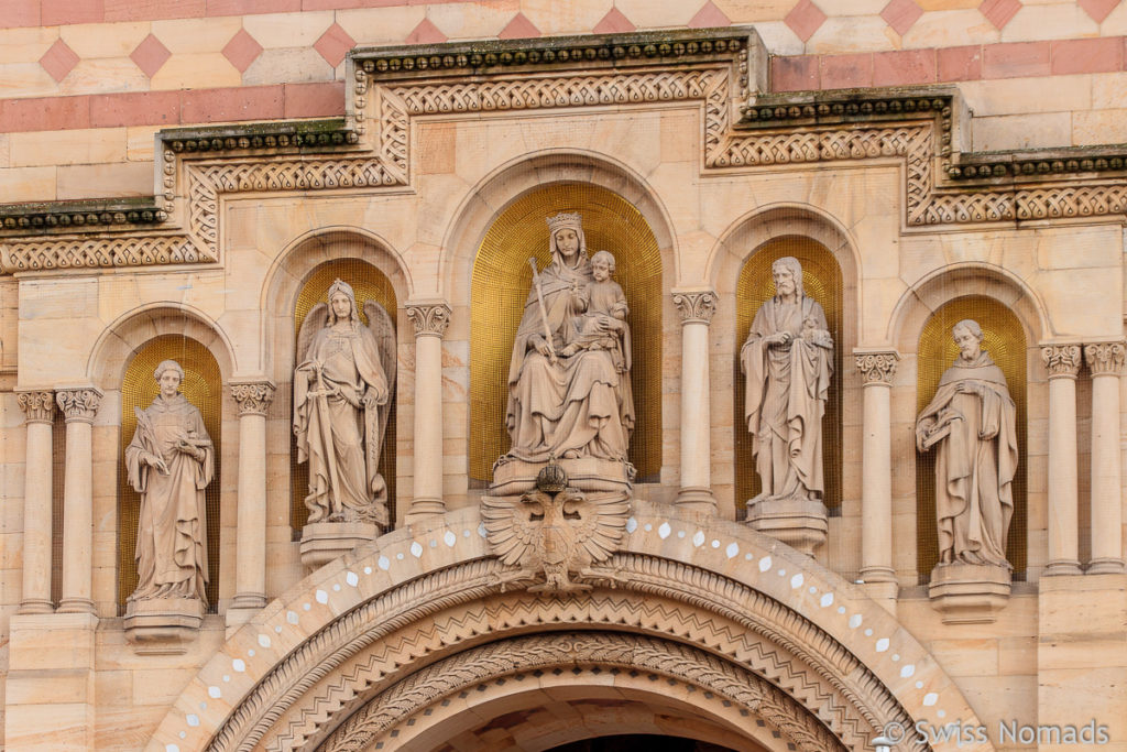 Figuren über Hauptportal am Dom zu Speyer 