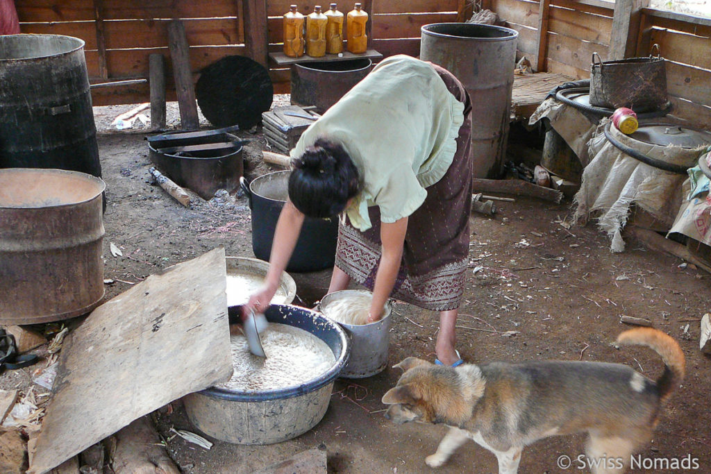 Lao-Lao im Reis-Whiskey-Village