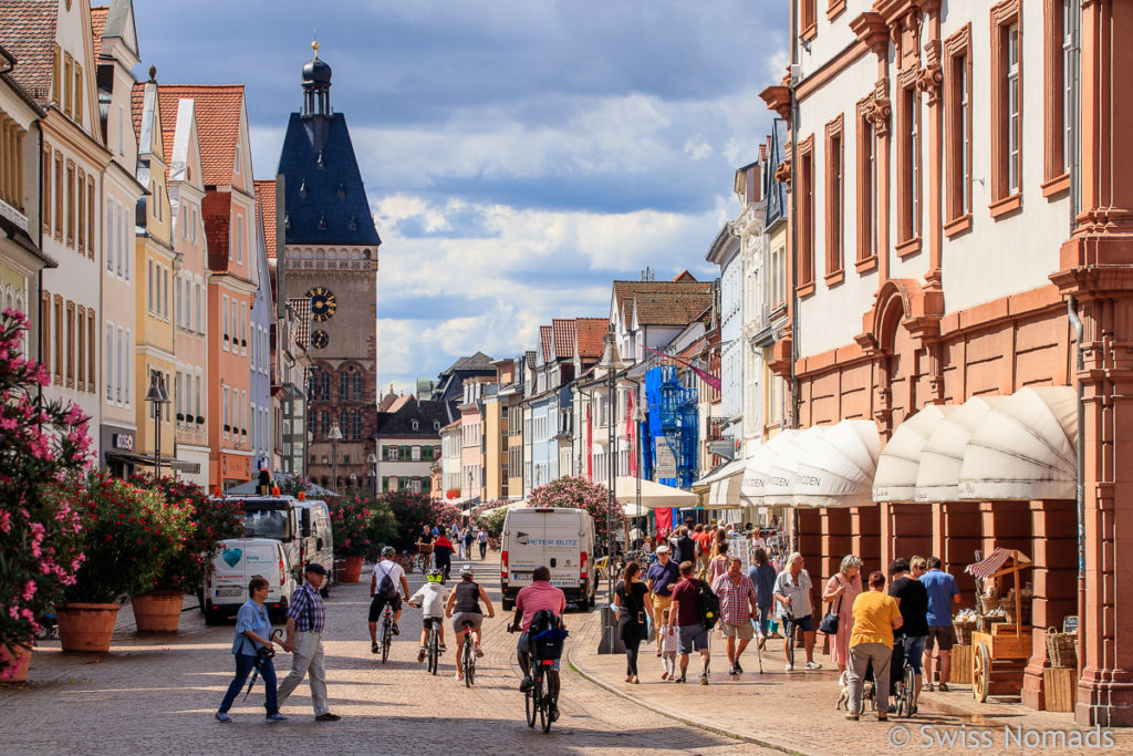 Maximilianstrasse mit Altpörtel in Speyer