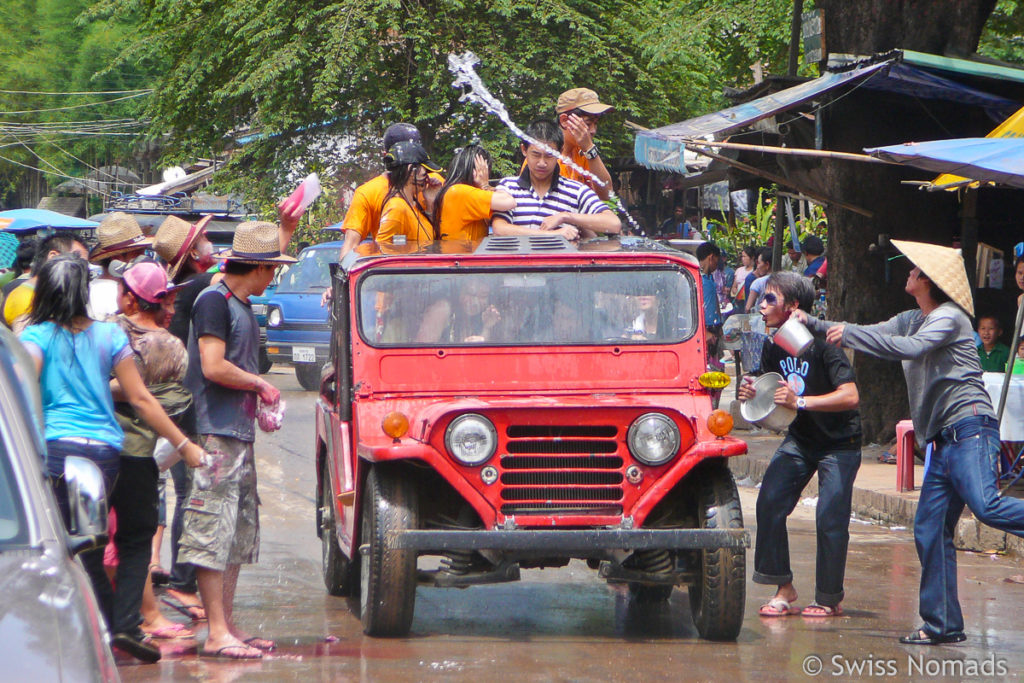 Pi Mai Lao Luang Prabang Wasserschlacht Strassen