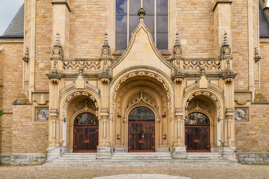 Eingang der St Joseph Kirche in Speyer