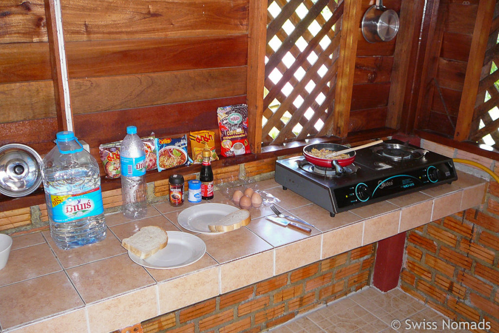 Küche im Bungalow auf Koh Tao in Thailand