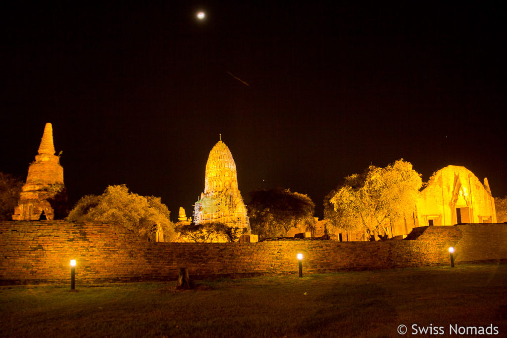 Ayutthaya Tempel Ruinen in der Nacht